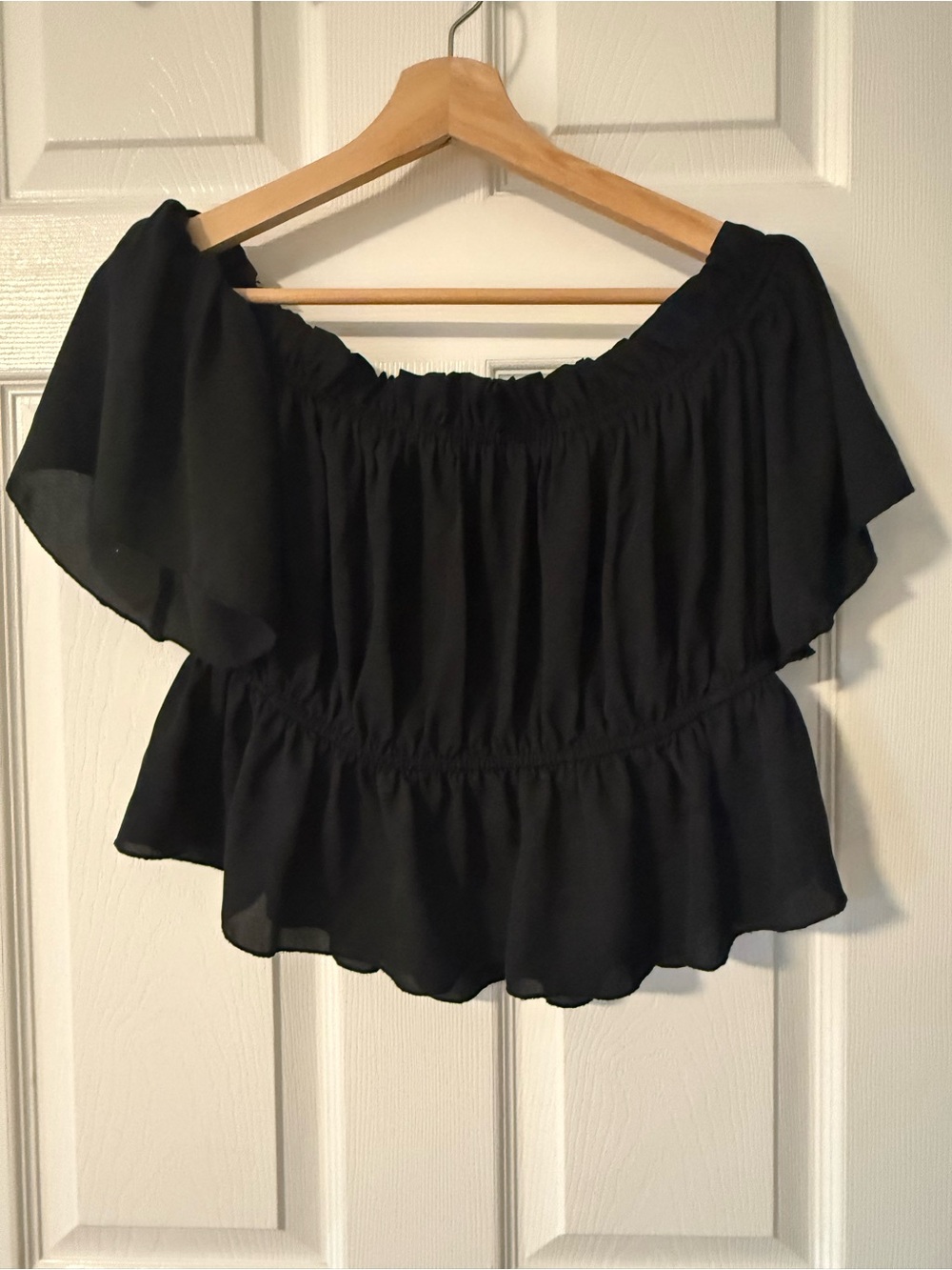 3/$15 SHEIN Black Off-Shoulder Ruffle Peplum Top